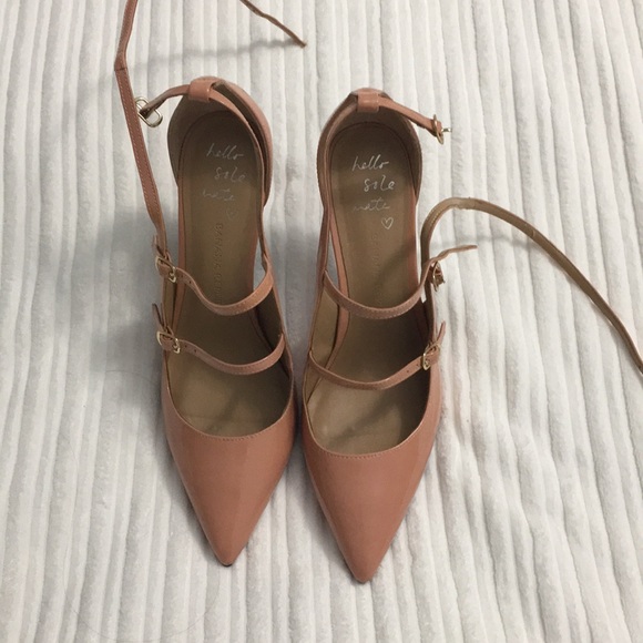 Banana Republic Shoes - Gorgeous strappy shoes.